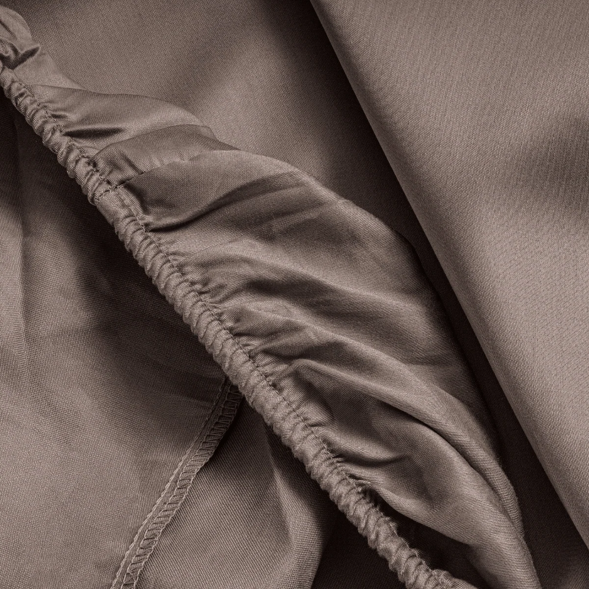 Primaviera Deluxe Topper Satijn Hoeslaken Taupe - Image 3